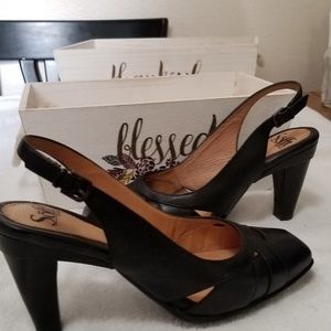 NWOB Sofft Black Leather Career Sling Back Size 7W